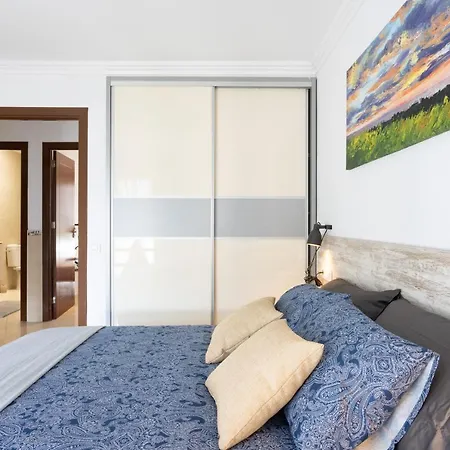 Three Spacious 150m From The Americas Promenade Apartmán
