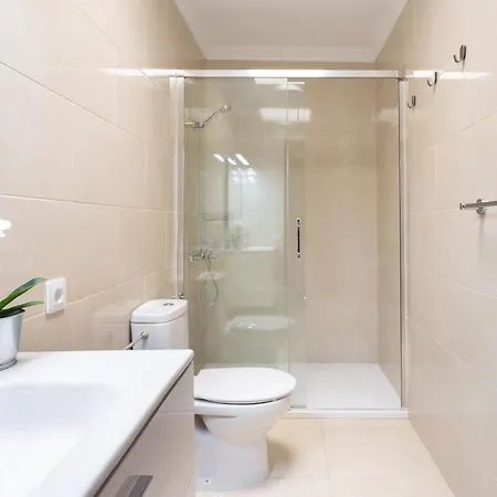 Three Spacious 150m From The Americas Promenade Apartmán