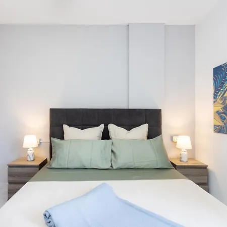 Three Spacious 150m From The Americas Promenade Apartmán