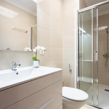 Three Spacious 150m From The Americas Promenade Apartment *