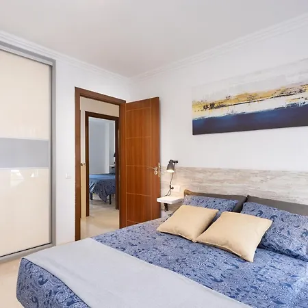 Three Spacious 150m From The Americas Promenade