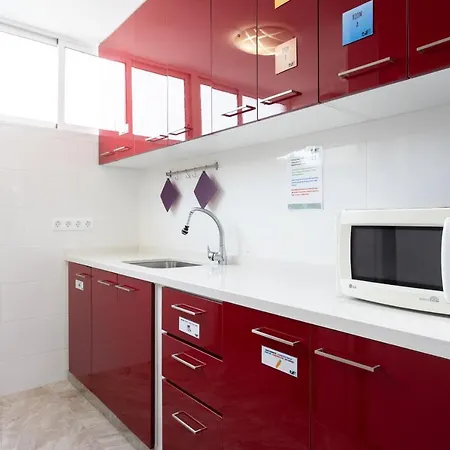 Three Spacious 150m From The Americas Promenade アロナ