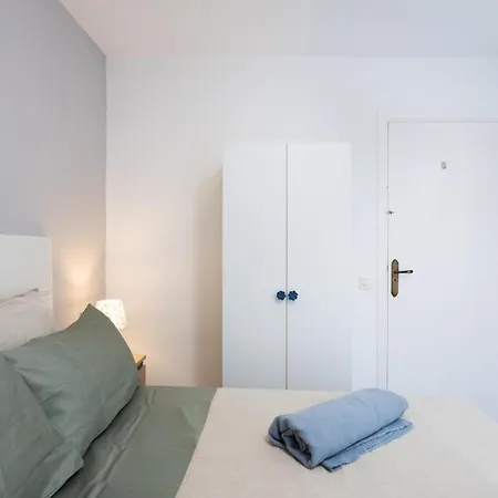 Classbnb - Three Spacious 150m From The Americas Promenade *