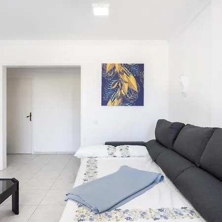 Classbnb - Three Spacious 150m From The Americas Promenade