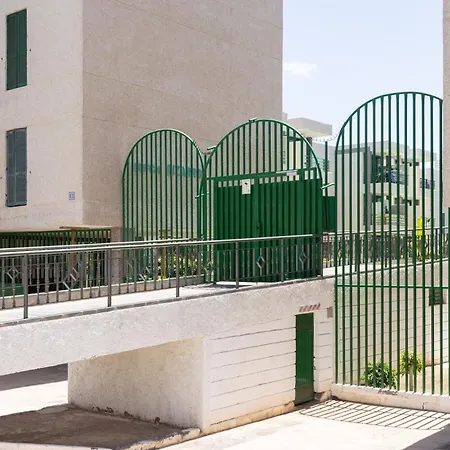 Classbnb - Three Spacious 150m From The Americas Promenade
