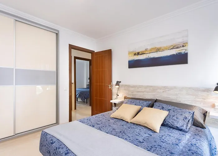 Three Spacious 150m From The Americas Promenade