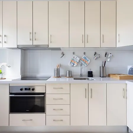 Classbnb - Three Spacious 150m From The Americas Promenade *