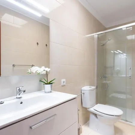 Classbnb - Three Spacious 150m From The Americas Promenade