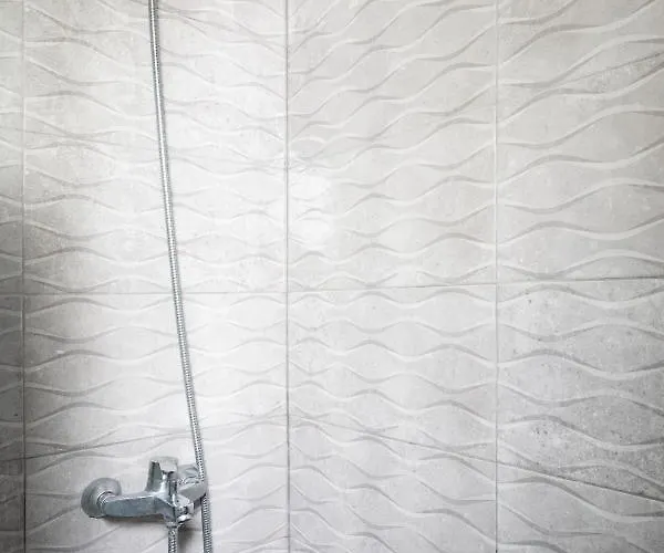 Three Spacious 150m From The Americas Promenade *