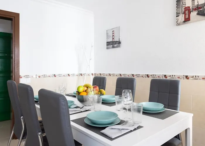 Three Spacious 150m From The Americas Promenade