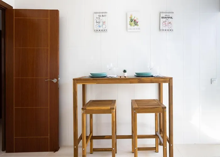 Three Spacious 150m From The Americas Promenade *