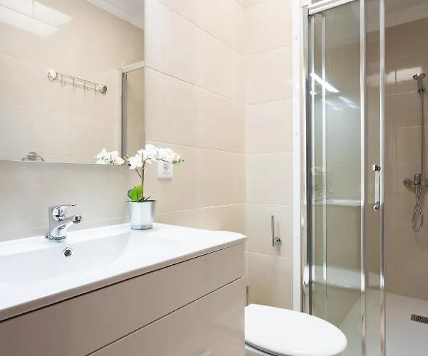 Three Spacious 150m From The Americas Promenade شقة *