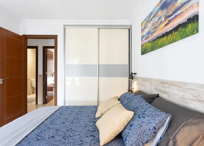 Three Spacious 150m From The Americas Promenade شقة
