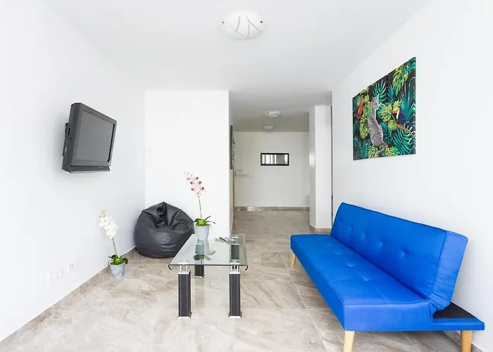 Three Spacious 150m From The Americas Promenade