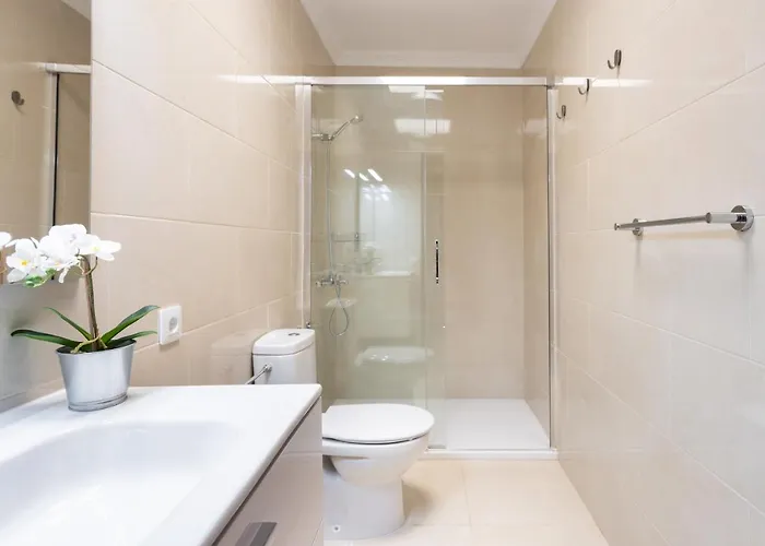 Three Spacious 150m From The Americas Promenade Lejlighed