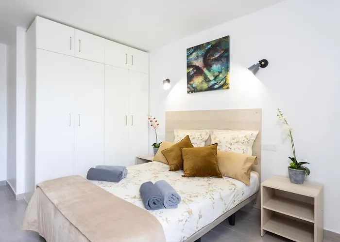 Three Spacious 150m From The Americas Promenade أرونا