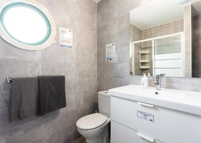 Lejlighed Three Spacious 150m From The Americas Promenade *