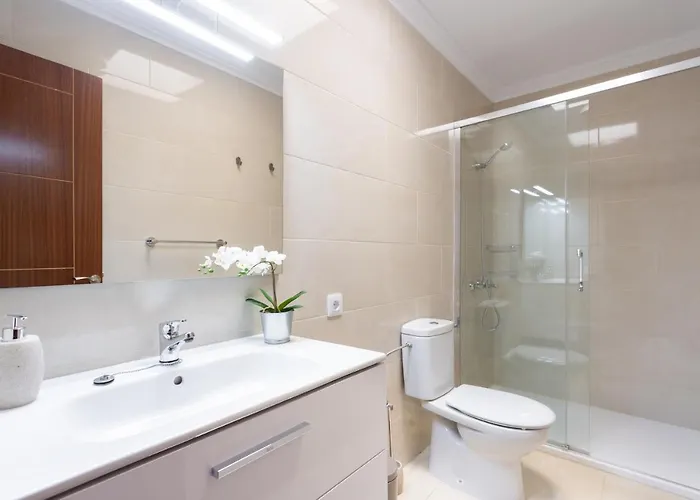 Three Spacious 150m From The Americas Promenade