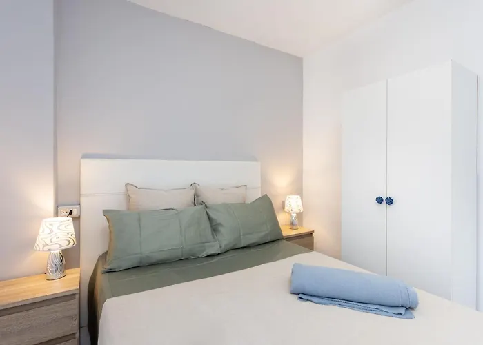 شقة Three Spacious 150m From The Americas Promenade *