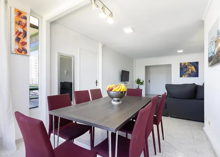 Lejlighed Three Spacious 150m From The Americas Promenade *