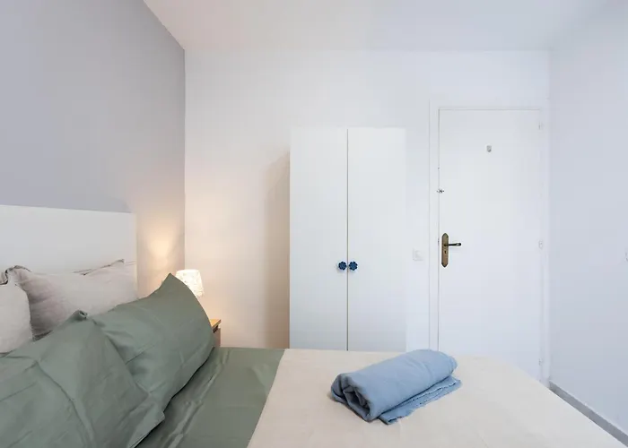 Three Spacious 150m From The Americas Promenade *