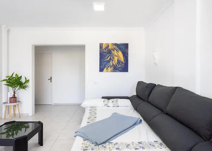 Three Spacious 150m From The Americas Promenade