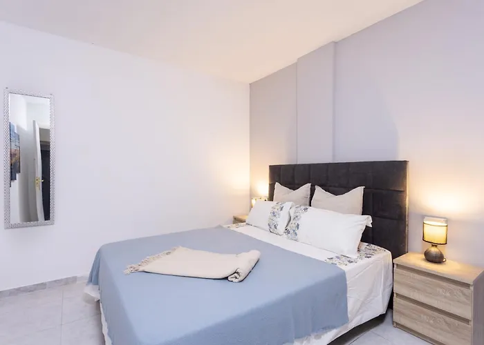 Three Spacious 150m From The Americas Promenade *