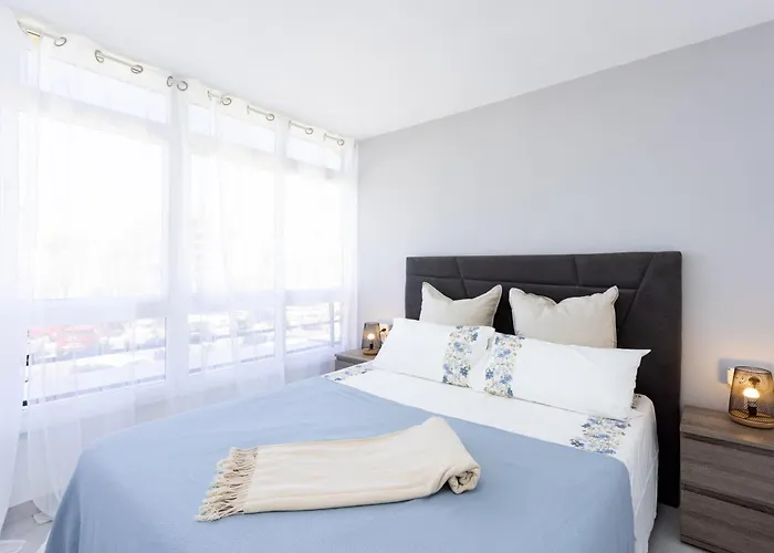 Lejlighed Three Spacious 150m From The Americas Promenade *