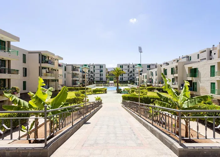 Three Spacious 150m From The Americas Promenade شقة أرونا