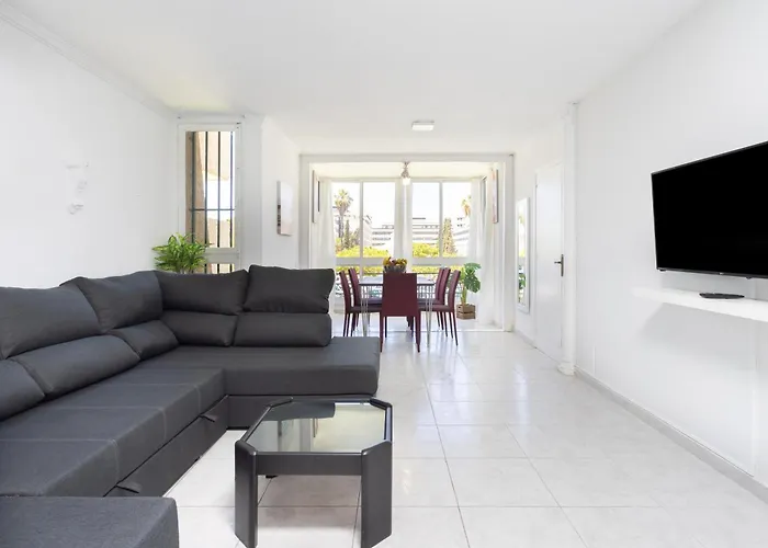 Three Spacious 150m From The Americas Promenade أرونا