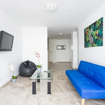 Three Spacious 150m From The Americas Promenade